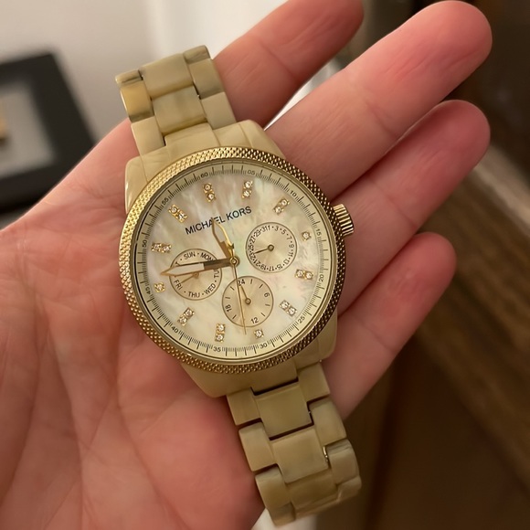 Michael Kors light Tortoise band watch - Picture 4 of 4